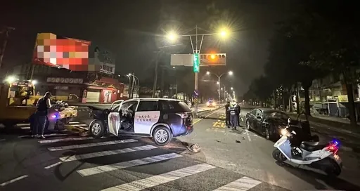 高雄警匪追逐!BMW飙撞警车 3警受伤送医