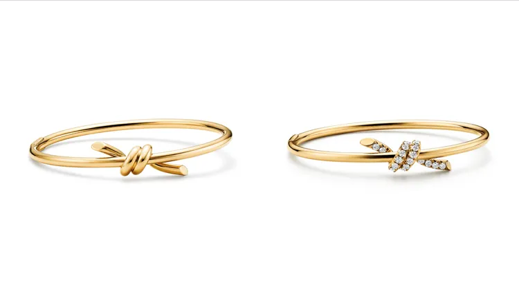 Tiffany Knot 18K黃金窄版手環（左）、18K黃金鑽石窄版手環。品牌提供