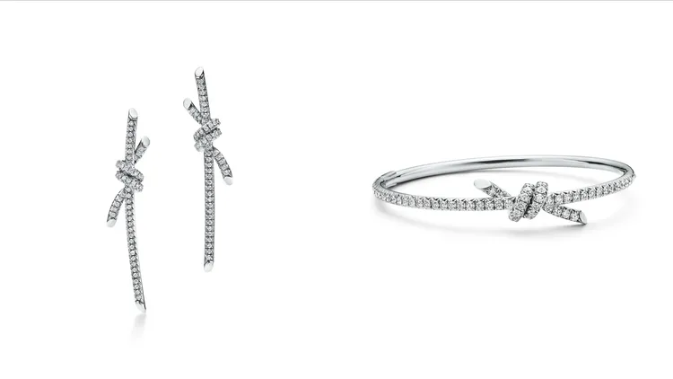 Tiffany Knot 18K白金鋪鑲鑽石耳環中型（左）29萬元、鋪鑲鑽石窄版手環。品牌提供