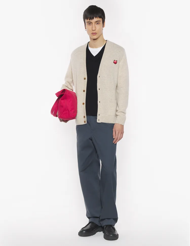 Maison Kitsuné將鮮明紅、黑色碰撞溫柔淺褐色。品牌提供