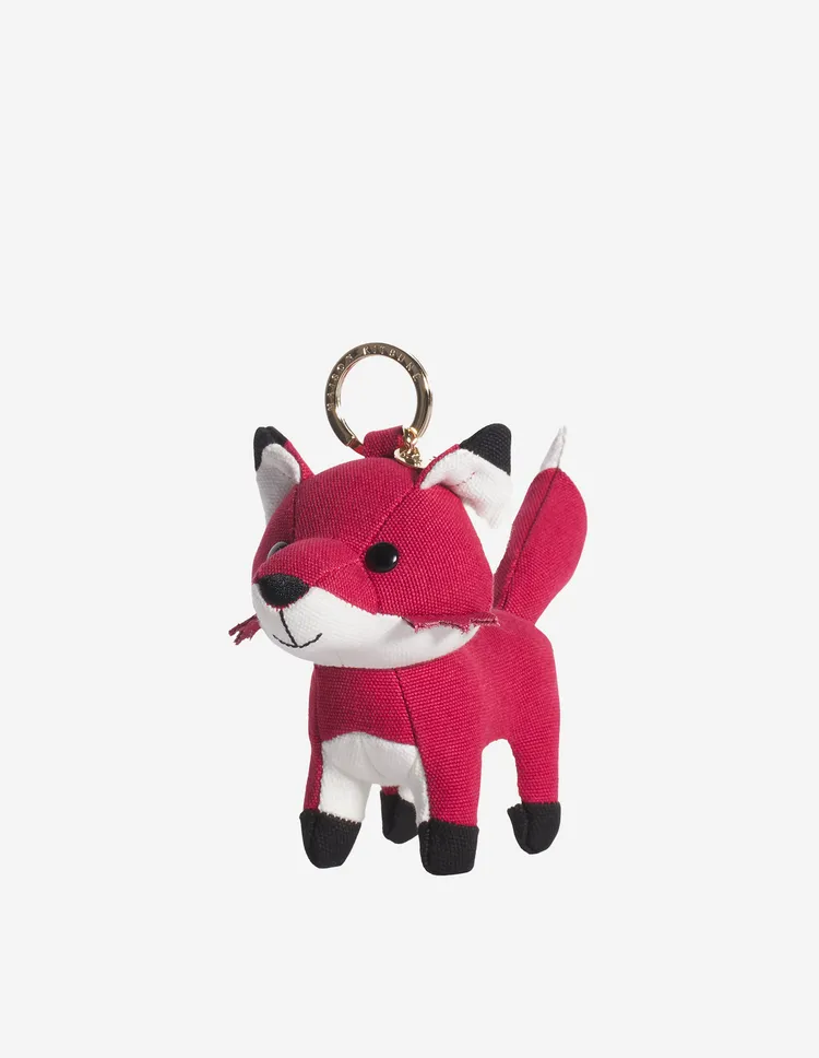Maison Kitsuné百香果殼紅小狐狸吊飾，4800元。品牌提供