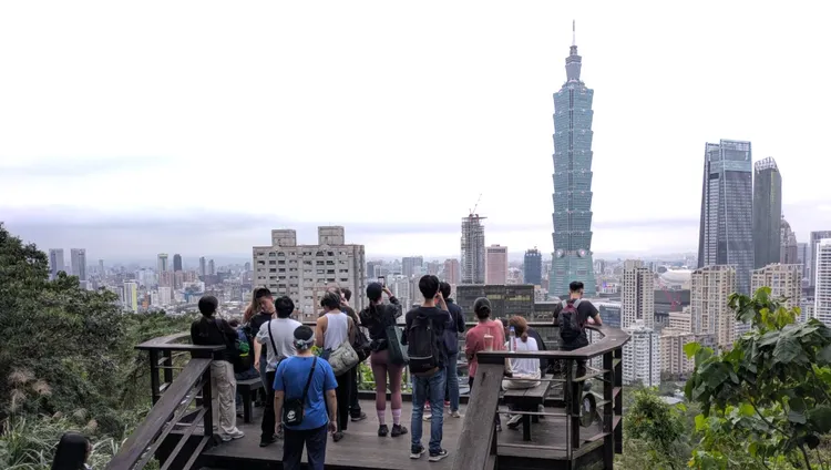 象山攝手平台，其地勢平緩、易於攀登。北市工務局提供