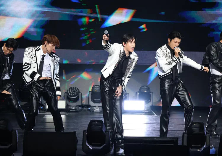 JUN.K（左起）、尼坤、祐榮秀中文，邀粉絲到家中。彭欣偉攝