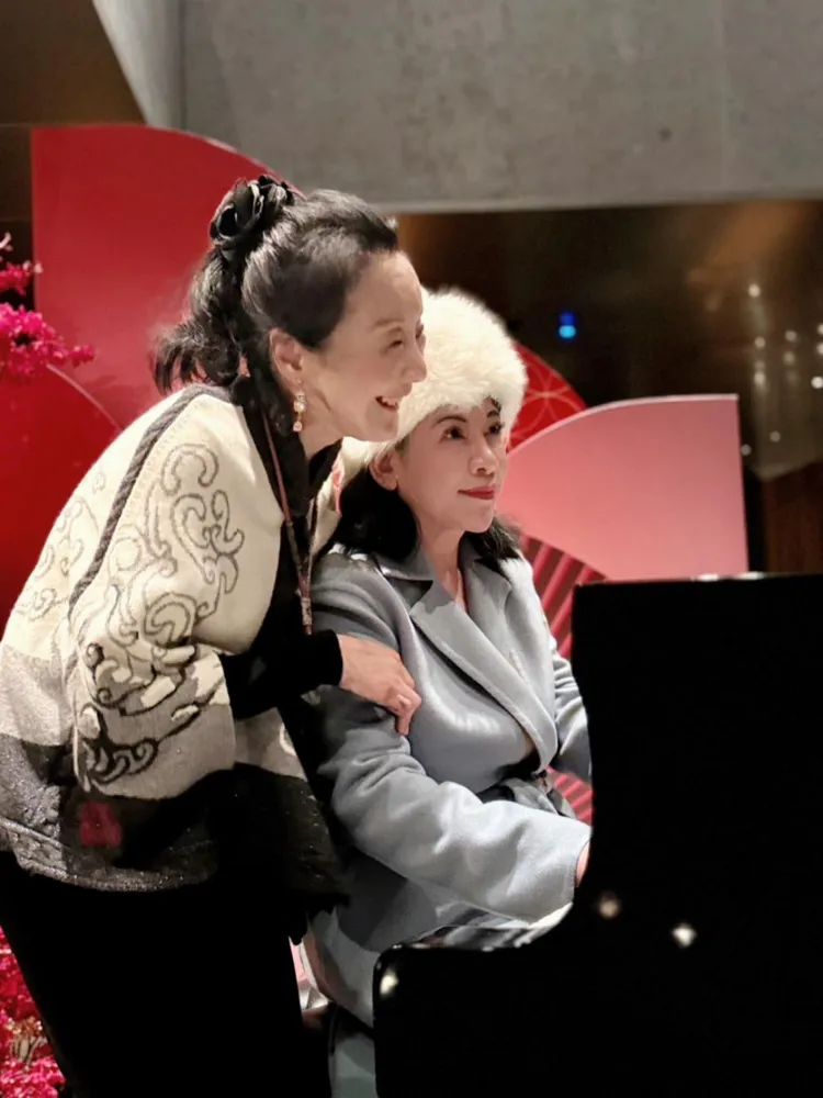 陳文茜和邵曉鈴惺惺相惜。翻攝陳文茜臉書