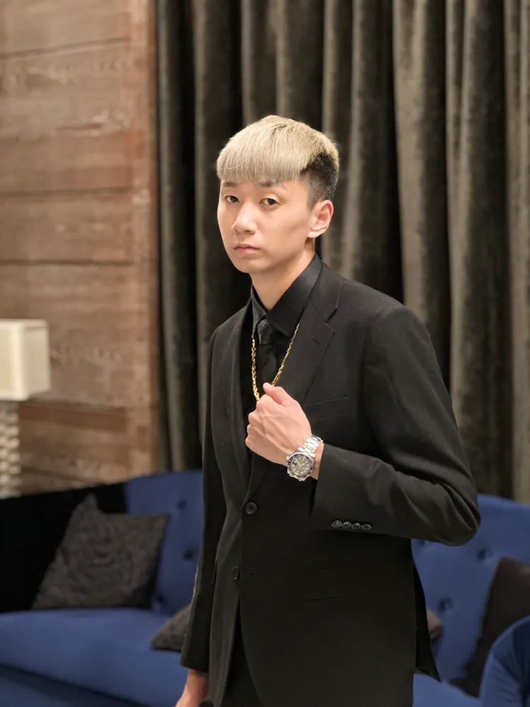 網紅義義新歌《愛你真的梅辦法》充滿草根文化，獲年輕粉絲喜愛。。義義、祝順工作室提供