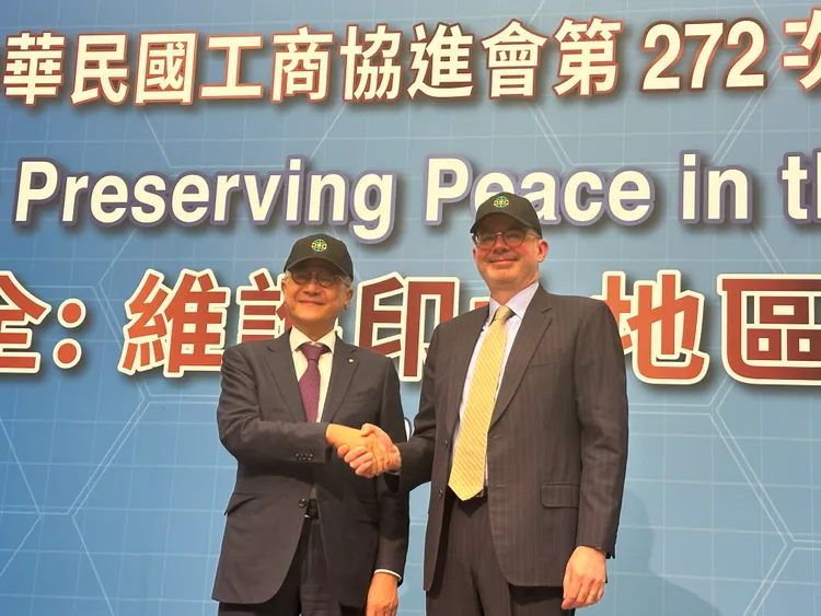 美國在台協會台北辦事處長谷立言(圖右)今受邀在工商協進會講座演講。工商協進會提供