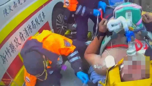 維修警局監視系統!工人不慎摔落梯失去意識 命危送醫急救