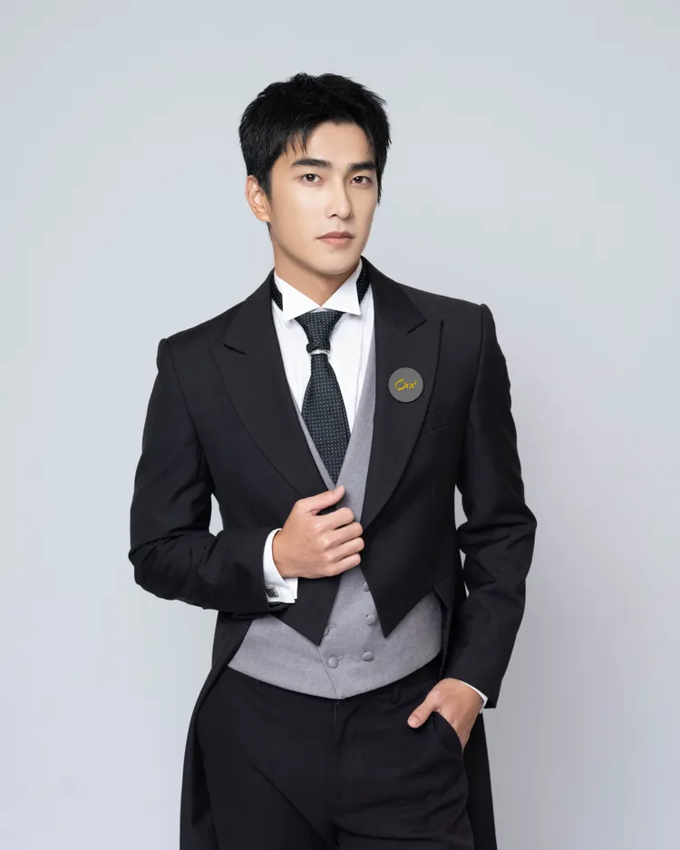 曾敬驊與Ora2合作，化身執事拍攝聖誕形象影片。品牌提供