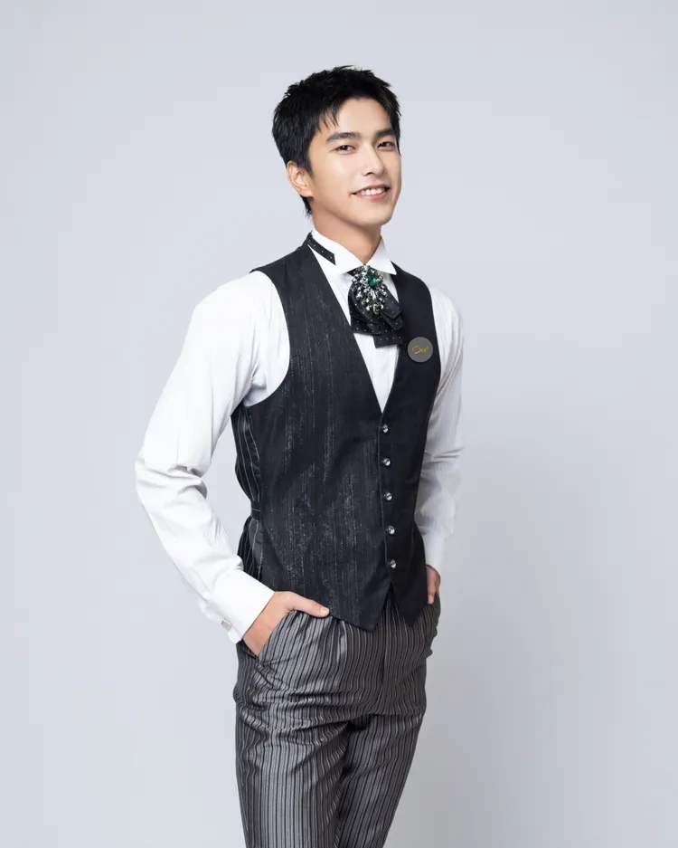 曾敬驊與Ora2合作，化身執事拍攝聖誕形象影片。品牌提供