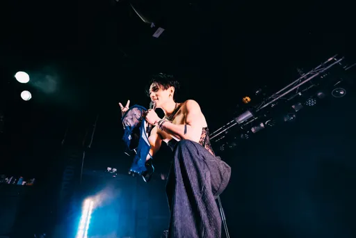 KIRE魅力洋妞无法挡 洋男也忍不住热贴熊抱