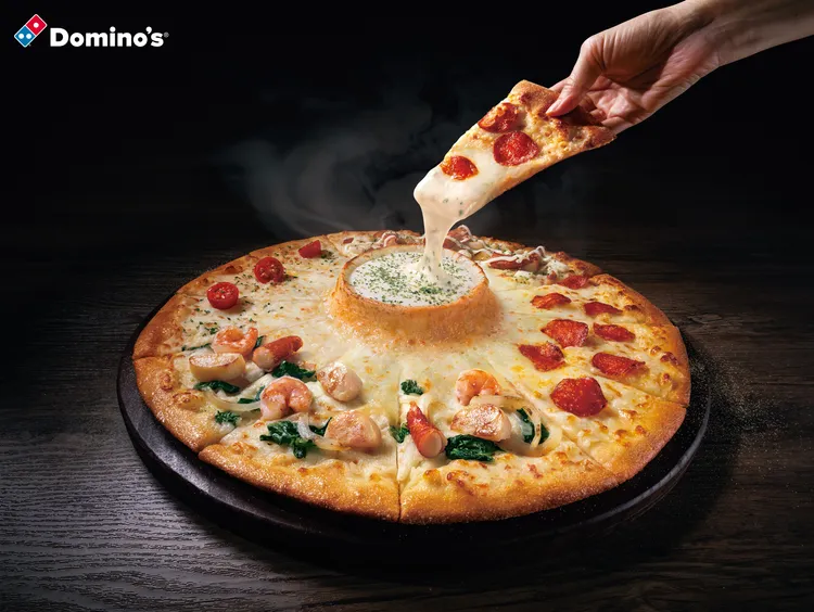 節慶限定「奶香火山披薩」。達美樂提供