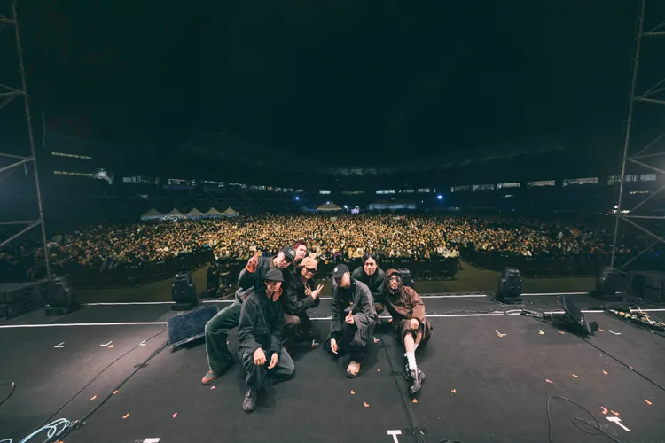 落日飛車與吳赫（右3）今於火球祭合作演出。圖／夥球擊提供