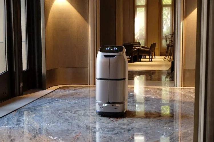 台中知名豪宅「龍寶四季臻邸」使用電梯配送機器人WAFERGO。業者提供