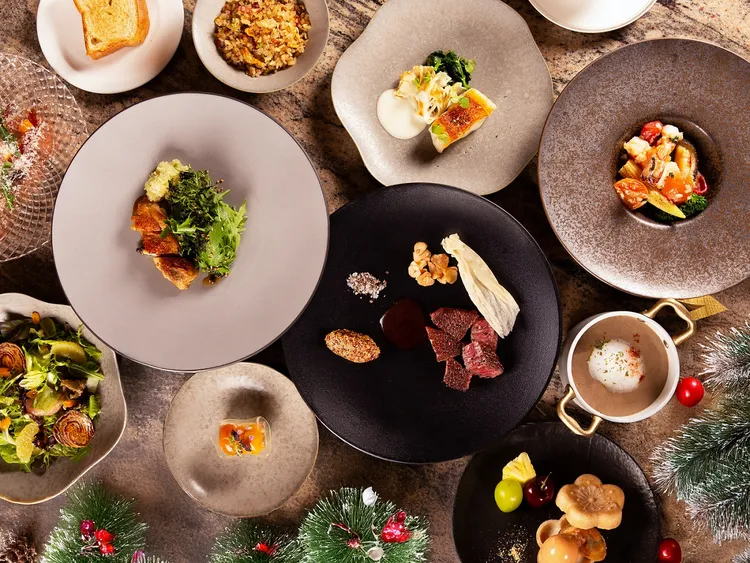 台北萬豪酒店Mark's Teppanyaki推出聖誕跨年限定套餐。每套4000元+10%起。業者提供