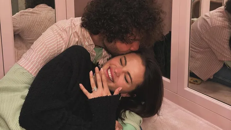 席琳娜被未婚夫擁吻。翻攝自席琳娜IG