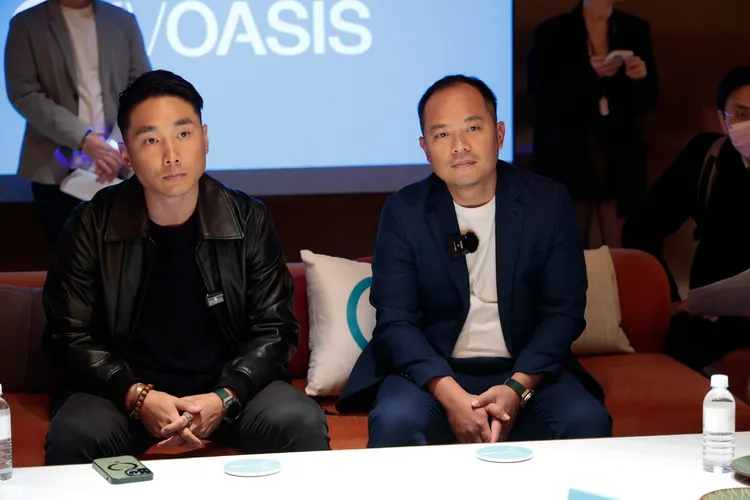 EVOASIS 源點科技董事長陶百群（右一）和副總董事長鄭旭捷宣布2026年掛牌。業者提供