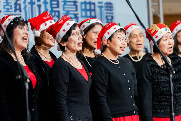 台大癌醫中心舉辦成立6週年慶暨公共藝術揭幕典禮。取自郭台銘臉書