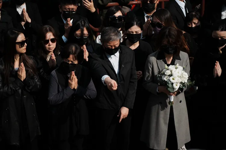 瓊瑤家屬及林心如（左）對瓊瑤萬分不捨。特勤中心攝