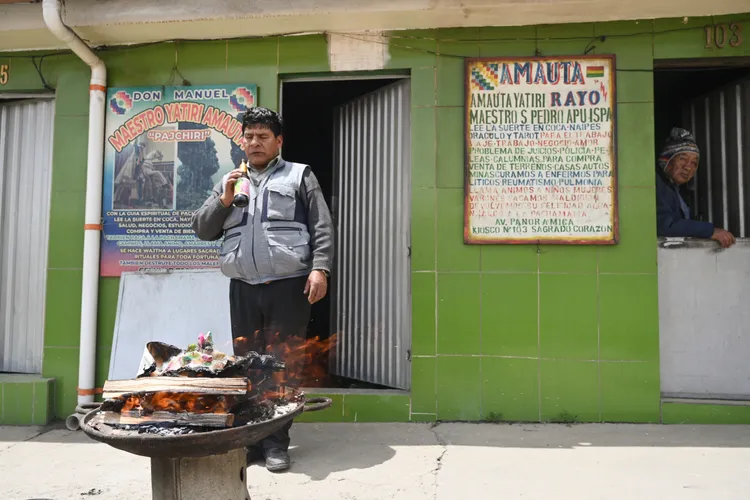 這些「懸崖第一排」的住戶是安地斯薩滿巫師「亞提里」。路透社