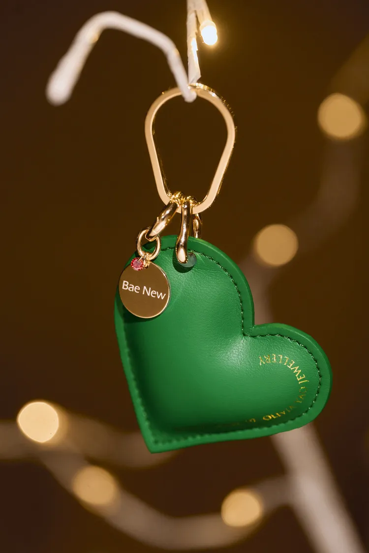 Olivia Yao Heart環境友善皮革多功能吊飾（可刻字），2280元。品牌提供