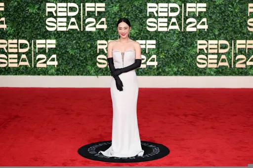 好萊塢導演當地陪!吳可熙朝聖通往麥加之門 嚐鮮「駱駝奶」