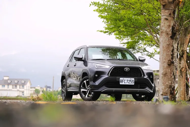 買Toyota Yaris Cross送市價2萬2990元「象印烘烤微波爐」，還可搭配60萬30期零利率分期專案。林浩昇攝