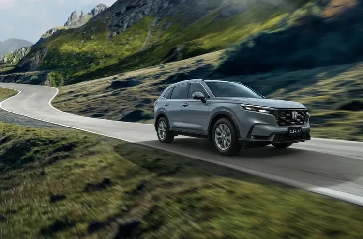 Honda CR-V全車型限量免費升級「馭光特仕版」黑化套件組，指定車型更擁有總價值高達16萬元的限時豪華贈禮。業者提供