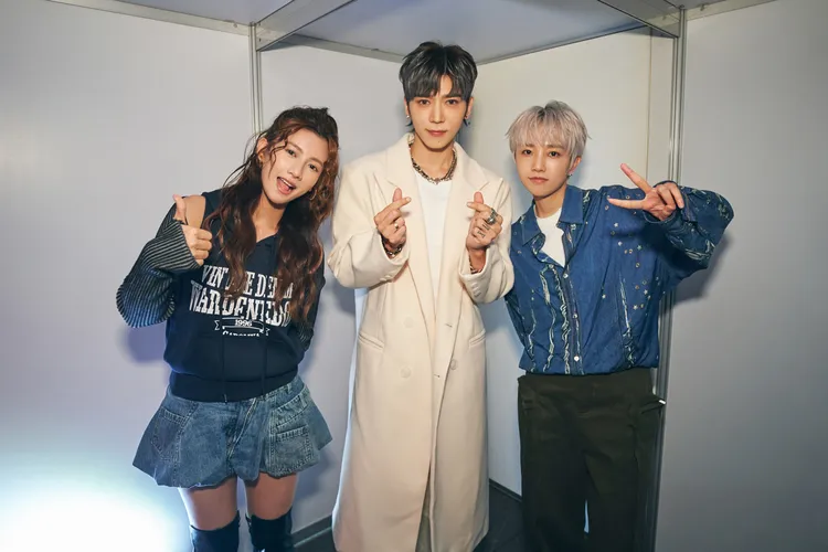 晨悠的惟晨（右）被粉絲誤認成畢書盡（中），左為以悠。圖／索尼音樂提供