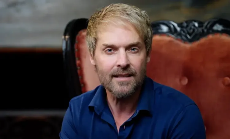 瓊柯林斯布萊克是尋寶遊戲的發起人。