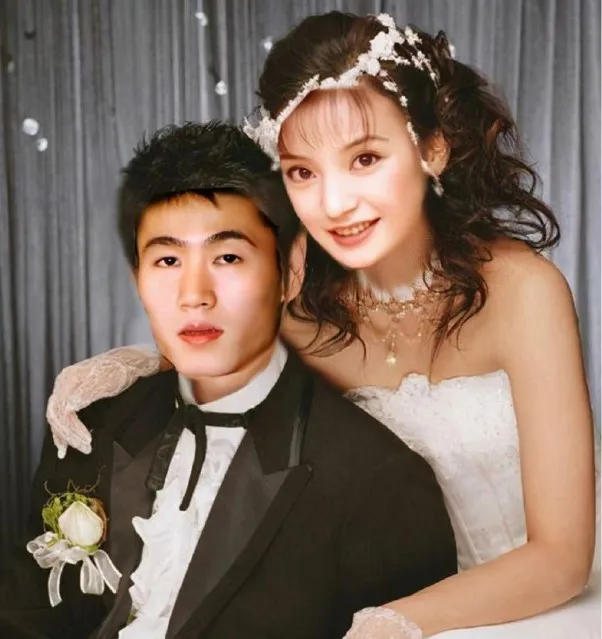 趙薇當年與王勵勤連婚紗照都拍了，最後沒嫁，翻攝白童子的獨角獸微博
