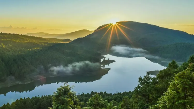 旅遊平台推出阿里山、宜蘭等地迎接2025年第一道曙光行程。KKday提供