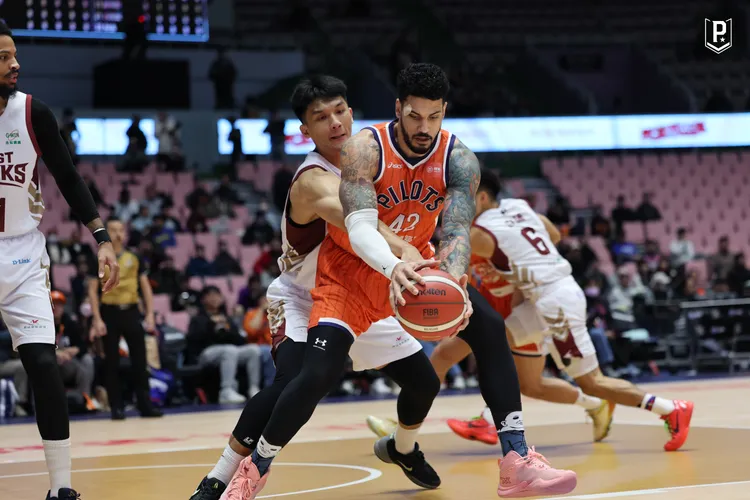 台鋼獵鷹踢館成功，爆冷擊敗領航猿。領航猿提供