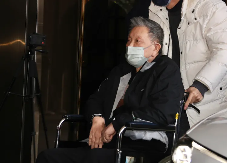 沈慶京坐著輪椅在14：52分抵達。莊宗達攝