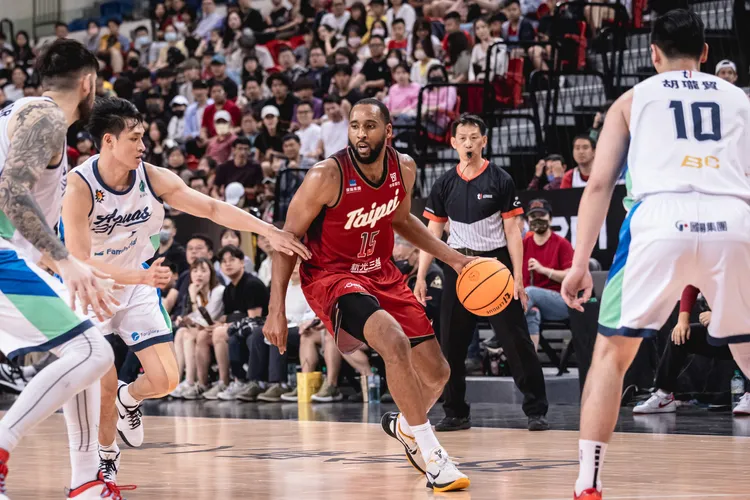 傑佛森分享賽季目標，期盼能保持健康並帶領球隊邁向冠軍。臺北台新戰神提供