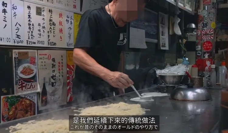 圖為該家被質疑坐地起價的廣島店家老闆。翻攝自托米Tommy YouTube