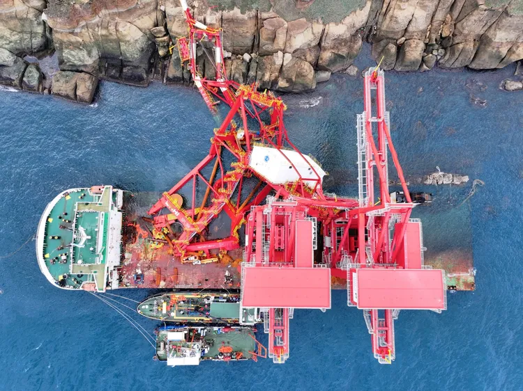 目前油污處理透過CCTV及無人機空拍掌握周邊環境狀況。航港局提供