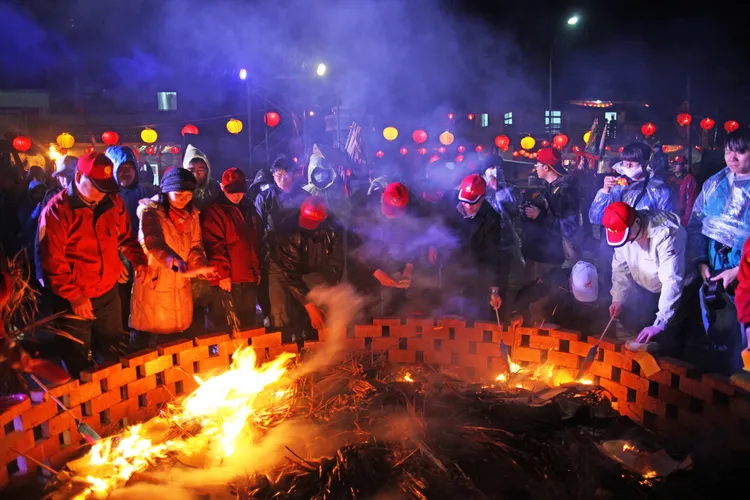 雄獅獨家安排「2025馬祖元宵擺暝嘉年華」，體驗馬祖年度盛會。業者提供