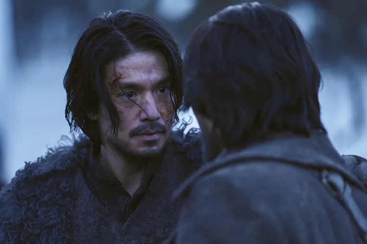 李棟旭（左）片中與玄彬意見相左。網銀國際影視提供