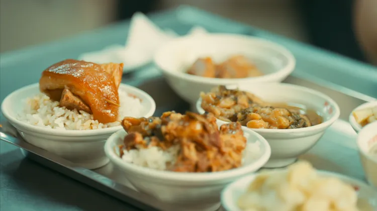 台灣紀錄片《一碗江湖》也帶著濃濃的台灣味，向世界展現台灣美食的文化精髓。世界柔軟提供