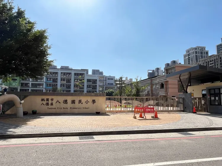 交通位置優秀的桃園市「八德重劃區」，以文教、行政機關為中心，未來發展空間大，2字頭中古屋價格親民。永慶房產集團提供