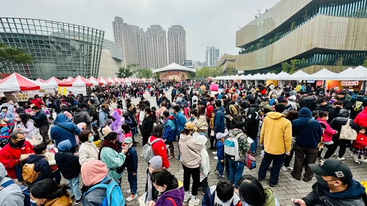 現場人潮。桃園市府提供