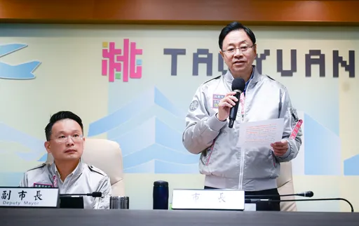 「五月天」低调行善!桃园唱跨年前先捐2辆复康巴士 张善政:为善不欲人知