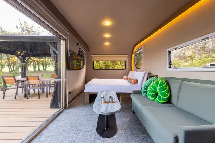 專案可入住朋趣豪華露營車的曙光號。天成集團提供