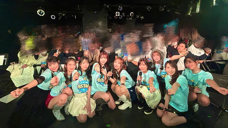 白石茉莉奈分享活動照片時讓本鄉愛露臉。翻攝自白石茉莉奈X