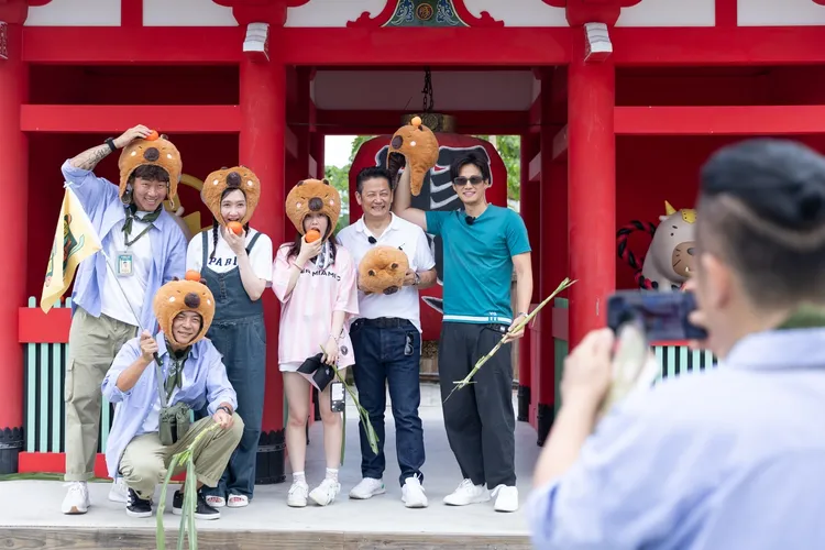 姚元浩（左起）、郭泓志、Julie、ANGIE安吉、徐乃麟、徐新洋等開心合影。好看娛樂提供