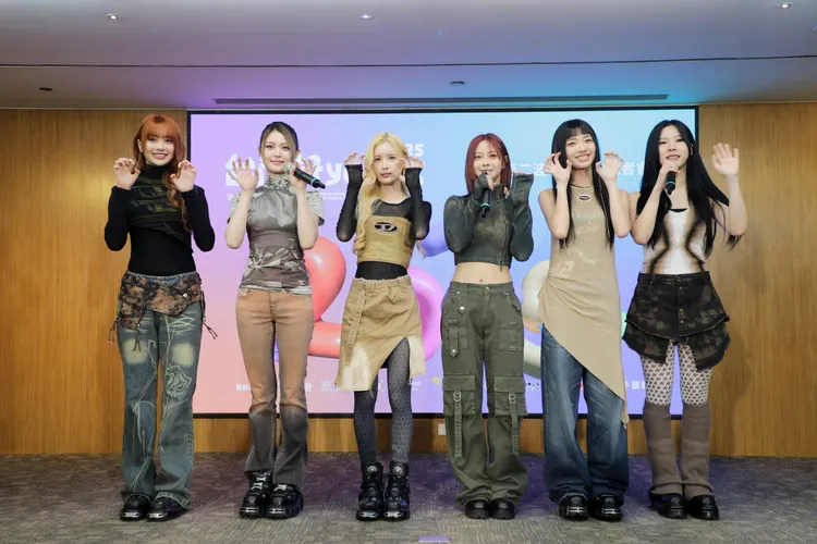 GENBLUE幻藍小熊成員中有5人出身台灣，采甄（右2）還是台南安平人。南市府提供