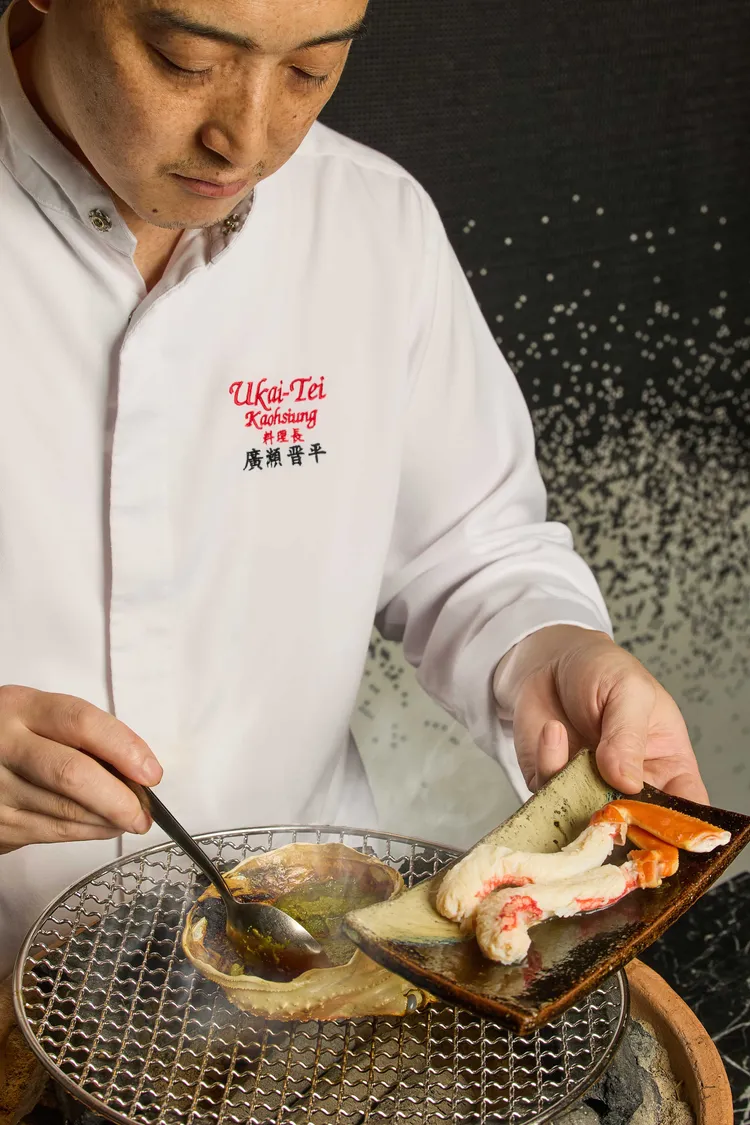 Ukai Kaiseki懷石「松葉蟹 涮蟹腳 烤豆皮 蟹味噌」。業者提供