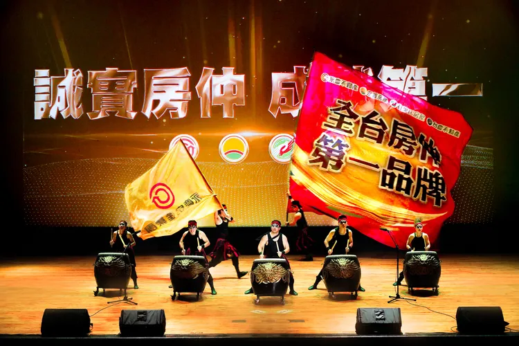 永慶房產集團連續2天舉辦菁英會頒獎典禮，今年獲獎人數高達1350人、年增6成。永慶房產集團提供