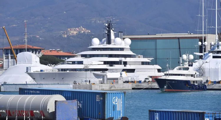 俄羅斯總統普丁被扣押在義大利的超級豪華遊艇。路透社資料照片