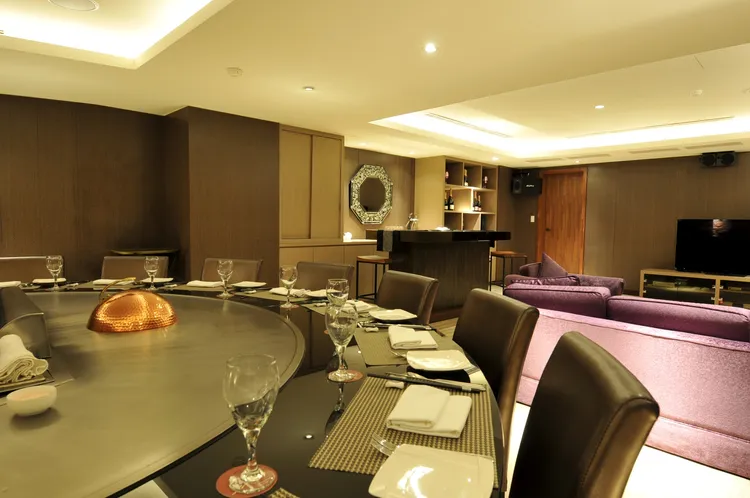 犇 鐵板燒內部裝潢相當豪華。翻攝自犇 鐵板燒臉書